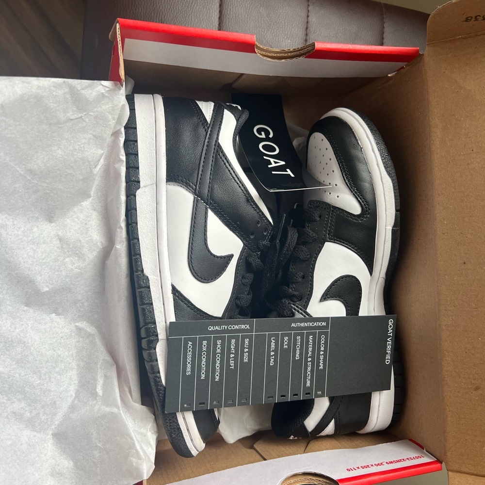 Nike dunks 5.5 in kids size 7 in women’s